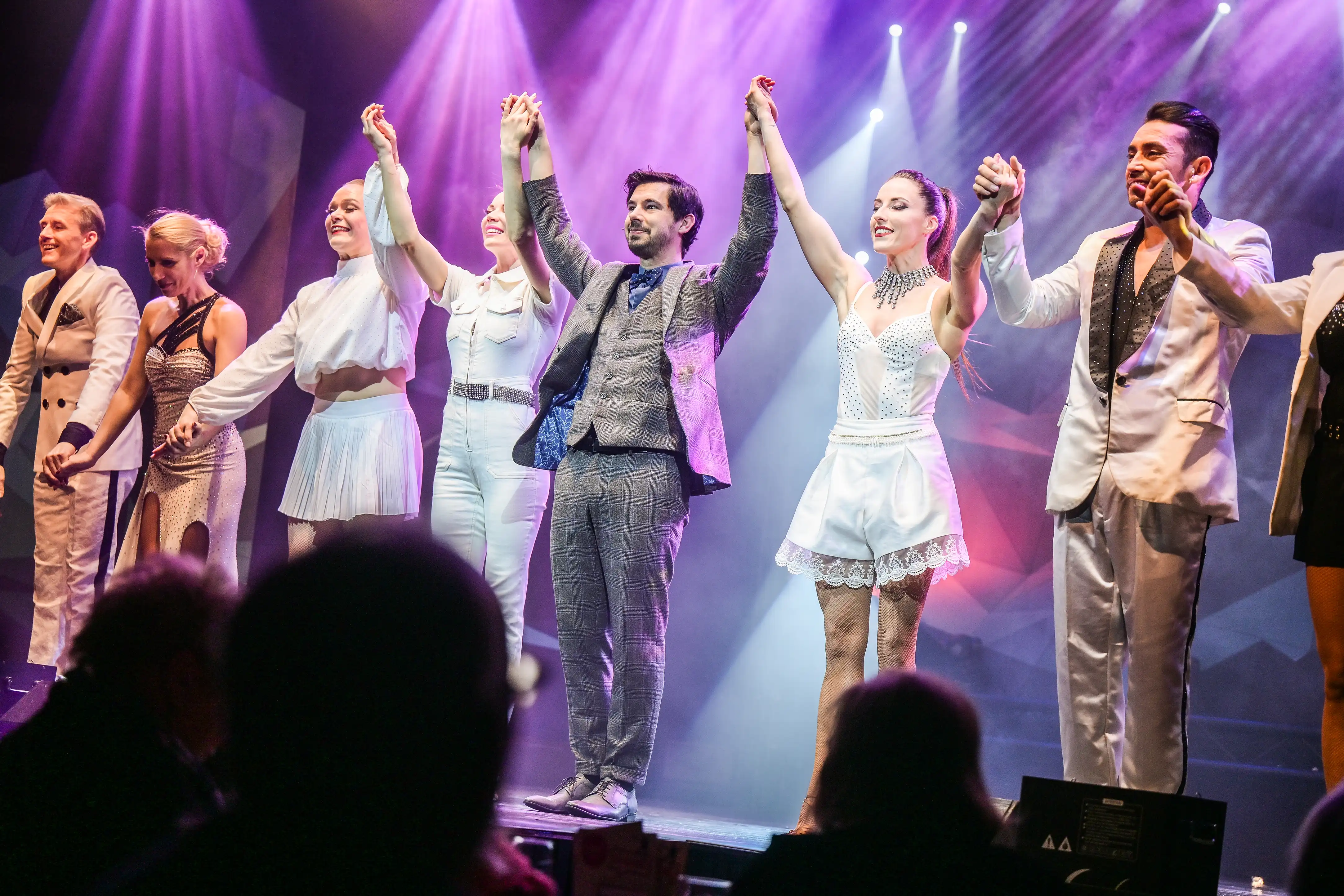 Magische Momente mit der Bühnenshow von Zauberer Alexander Merk