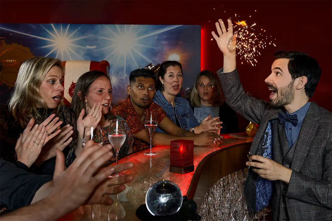 Close-up Zauberer Alexander Merk für Events buchen